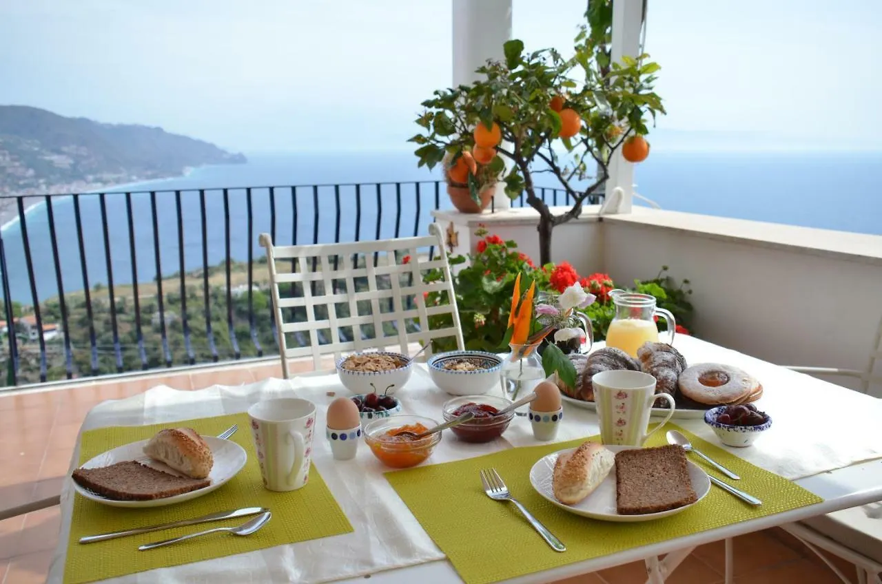 Couette-café Bed and Breakfast L'Attico à Taormine Italie
